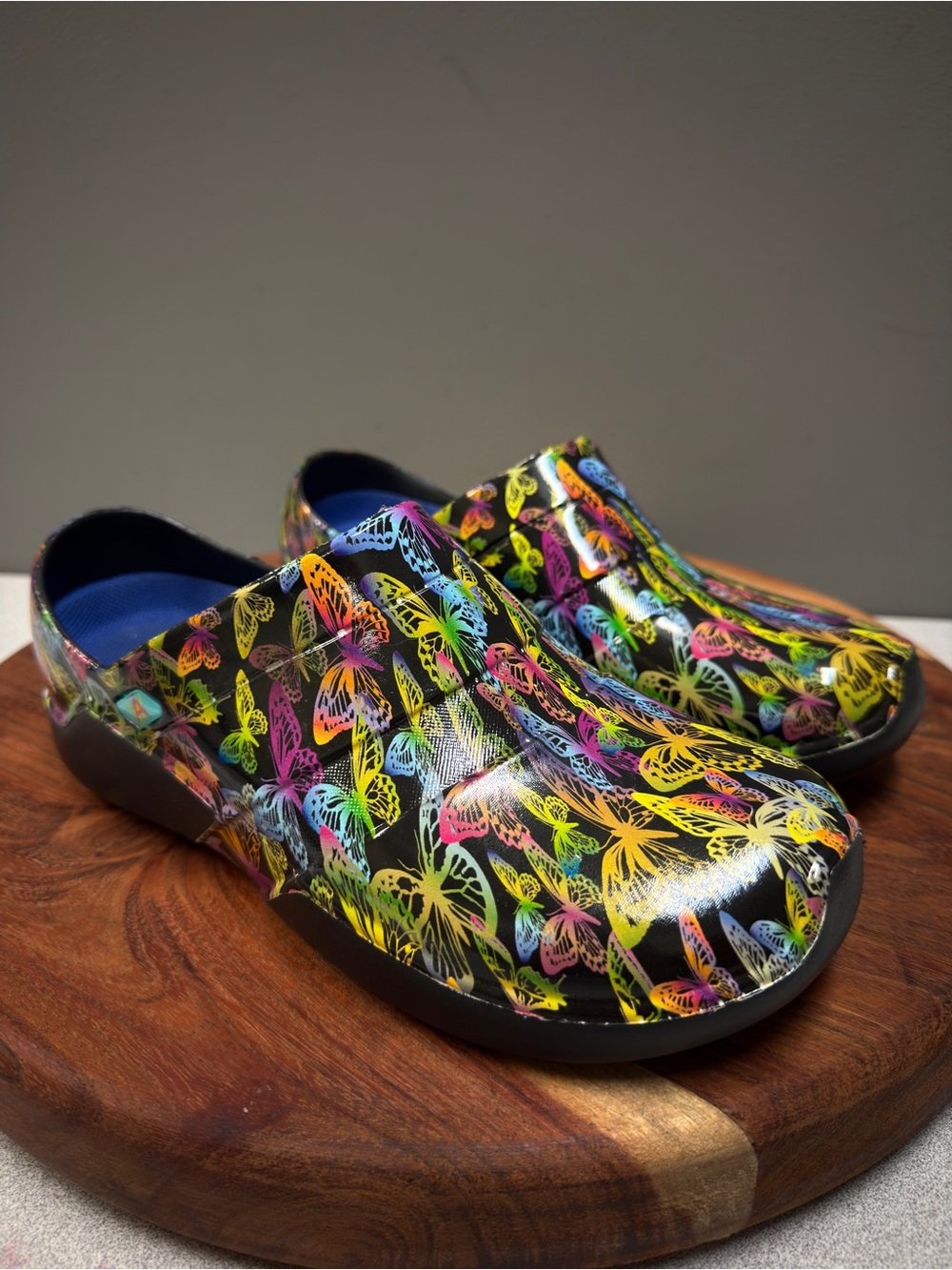 Anywear Butterfly Print Nursing Clogs | Slip Resistant Work Shoes Size 7